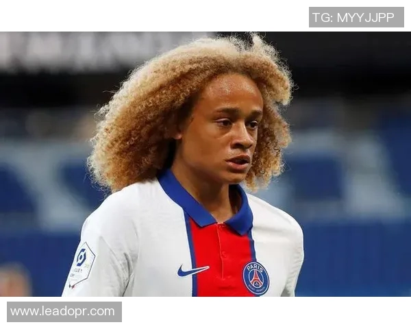 哈维西蒙斯：新星崛起的足球天才与未来的希望之路